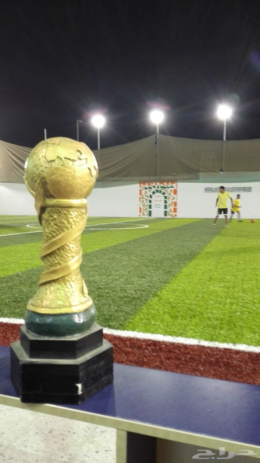 للإيجار ملعب كرة قدم جديد خلف مبنى التلفزيون