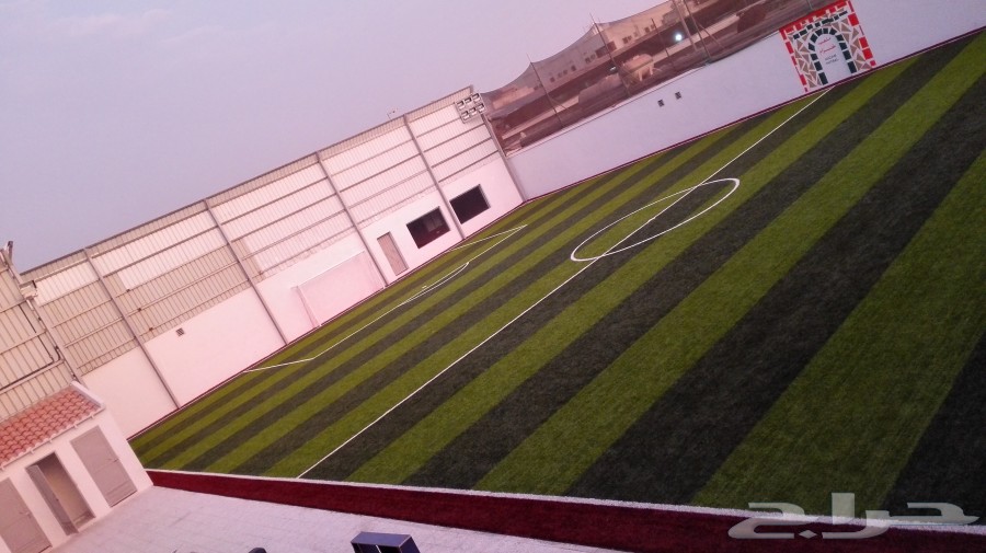 للإيجار ملعب كرة قدم جديد خلف مبنى التلفزيون