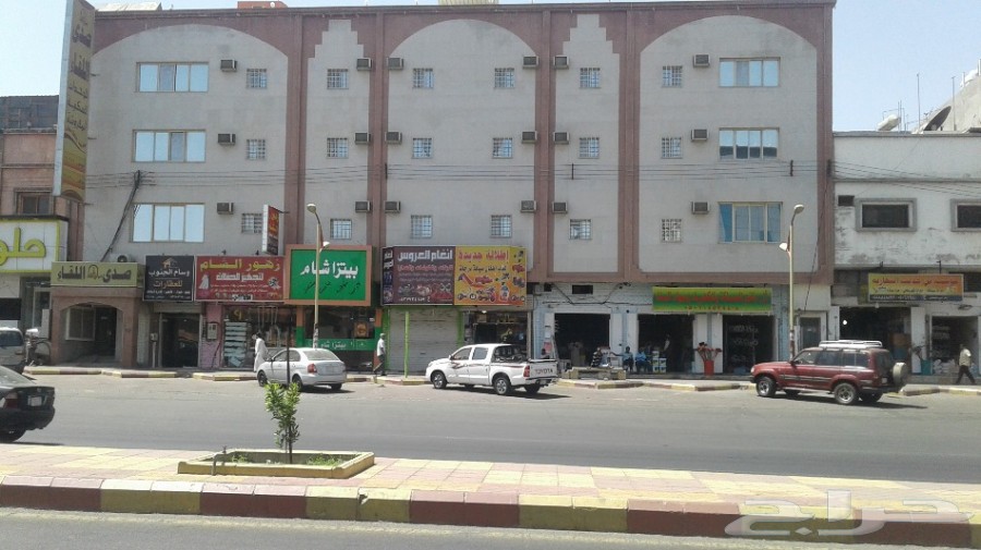 عمارة مكونه من ثلاثه ادوار خميس مشيط .