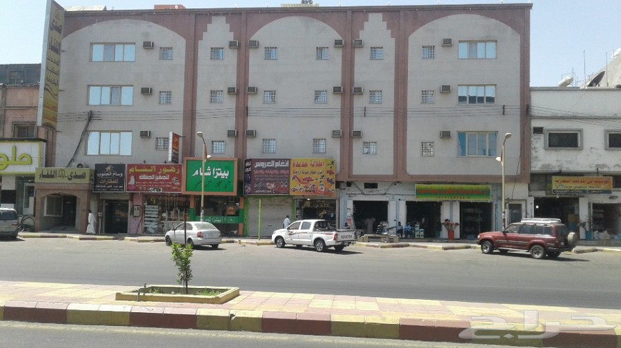 عمارة مكونه من ثلاثه ادوار خميس مشيط .