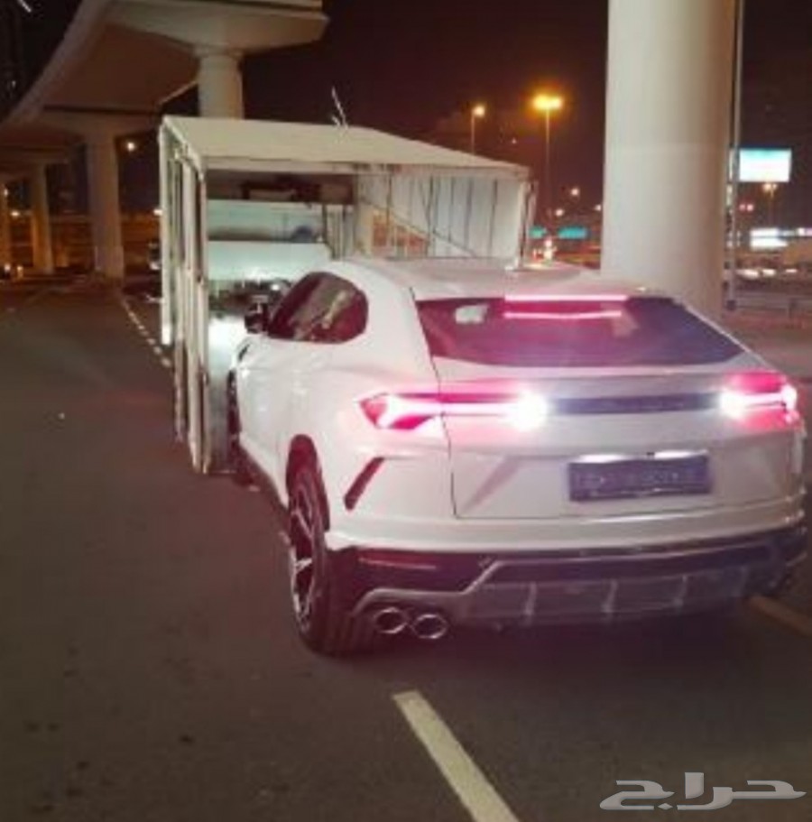 سطحات خاصة هيدروليك للنقل وشحن السيارات من الامارات الى السعودية وبالعكس